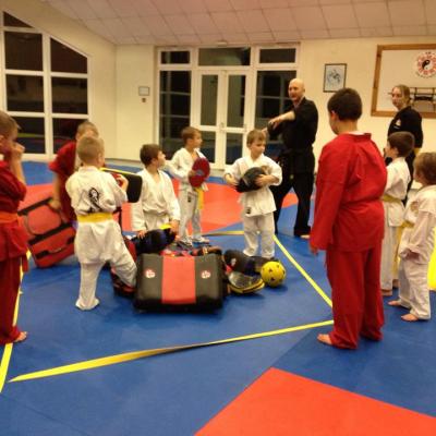 21 12 2013 cours enfants avec Sensei Cyrille