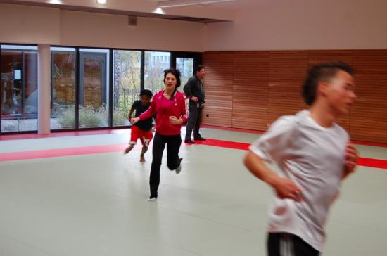 Entrainement de la section Kick-Boxing à Drusenheim avec Miss Espace Rhénan dans les rangs.