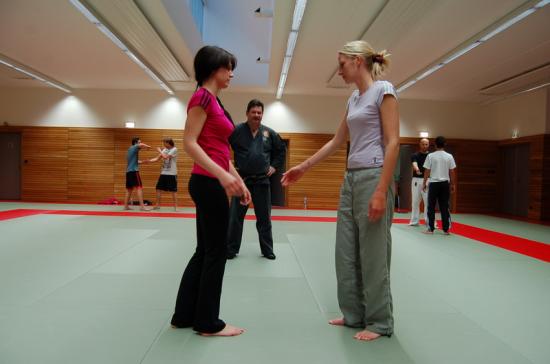 Entrainement de la section Kick-Boxing à Drusenheim avec Miss Espace Rhénan dans les rangs.