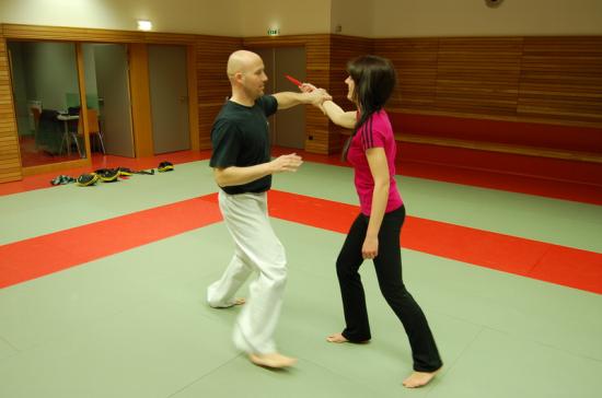 Entrainement de la section Kick-Boxing à Drusenheim avec Miss Espace Rhénan dans les rangs.